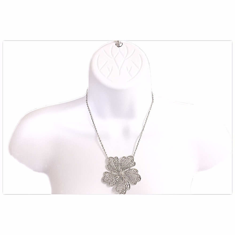 EXPRESS Retro Silver Flower Pendent Necklace